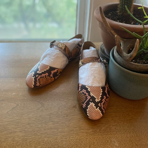 Snack embossed Mary Janes - Picture 1 of 6